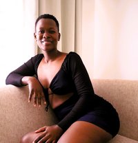 Akoth Diana - Intérprete de adultos in Nairobi