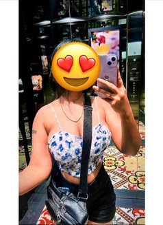 Akriti video call is available here - puta in New Delhi Photo 2 of 7