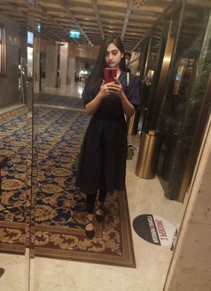Salina Khan - puta in Doha Photo 3 of 5