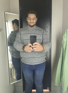 Aks - Male escort in New Delhi Photo 3 of 6