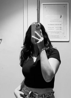 Akshata - escort in Mumbai Photo 1 of 3