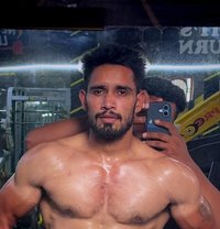 Akshay - Intérprete masculino de adultos in New Delhi