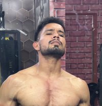 Akshay - Intérprete masculino de adultos in New Delhi