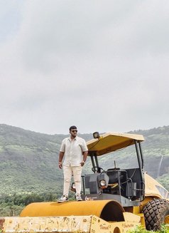 Akshay - Male escort in Pune Photo 7 of 8