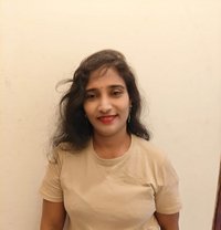 Akshi - escort in Colombo