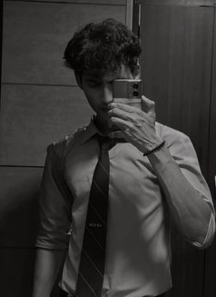 Akshit - Male escort in New Delhi Photo 1 of 1