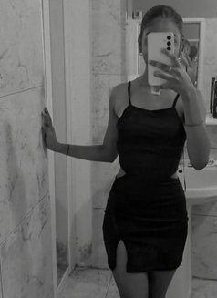 Akshita, Delhi Young Independent Girl - escort in New Delhi Photo 3 of 5