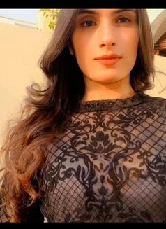 Akshita - escort in Singapore Photo 5 of 9
