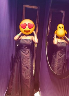 Akshita Singh - escort in Noida Photo 2 of 5