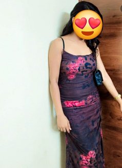 Akshita Singh - escort in Noida Photo 3 of 5