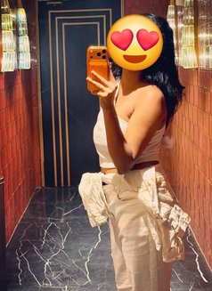 Akshita Singh - escort in Noida Photo 4 of 5