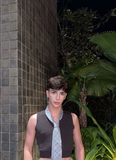 Al Waniss - Acompañantes masculino in Riyadh Photo 8 of 11