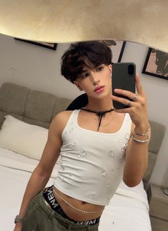 Al Waniss - Male escort in Riyadh Photo 1 of 8