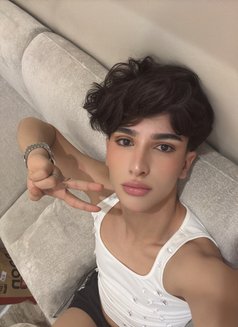 Al Waniss - Male escort in Riyadh Photo 8 of 8