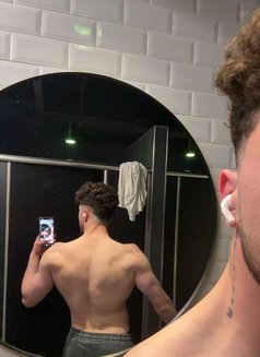 Alaaa - Male escort in İstanbul Photo 2 of 5
