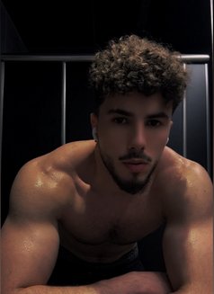 Alaaa - Male escort in İstanbul Photo 5 of 7