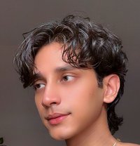Aladdin - Acompañantes masculino in New Delhi