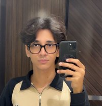 Aladdin - Acompañantes masculino in New Delhi