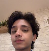 Aladdin - Acompañantes masculino in New Delhi