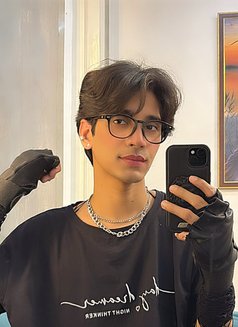 Aladdin - Male escort in New Delhi Photo 9 of 14