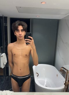 Aladdin - Male escort in New Delhi Photo 10 of 11