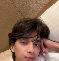 Aladdin - Acompañantes masculino in New Delhi