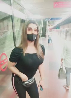 Alaina - Transsexual escort in New Delhi Photo 8 of 10