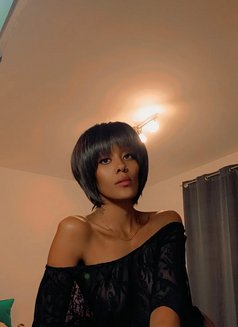 Alaine - puta in Hong Kong Photo 2 of 4