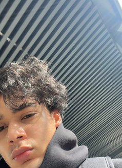 Alan - Male escort in Dubai Photo 1 of 4