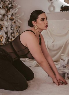 Alana - escort in Beirut Photo 10 of 19