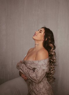 Alana - escort in Beirut Photo 15 of 19