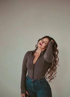Alana - escort in Beirut Photo 18 of 19