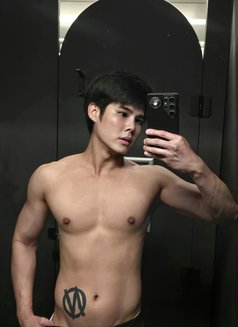 Alane - Acompañantes masculino in Tokyo Photo 2 of 3