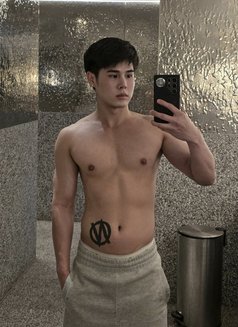 Alane - Acompañantes masculino in Tokyo Photo 4 of 4