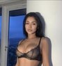 Alanna - puta in Dubai Photo 1 of 4