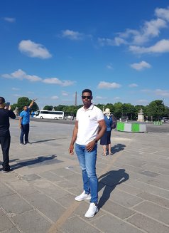 Albert - Male escort in Abu Dhabi Photo 1 of 4