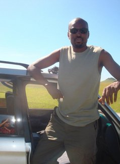 Alboury - Male adult performer in Dakar Photo 4 of 5