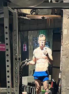 Ale - Male escort in Tokyo Photo 2 of 2