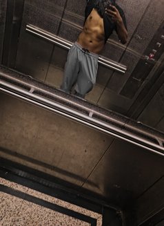 Alec - Male companion in Dubai Photo 2 of 3