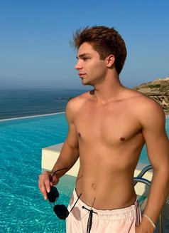 Alec - Male escort in Abu Dhabi Photo 1 of 3