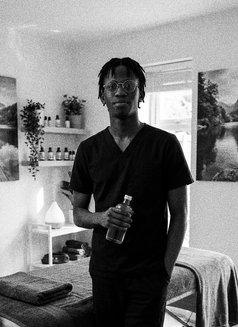 Aleix - Male escort in Lagos, Nigeria Photo 4 of 5