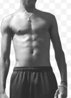 Alejandro - masseur in Osaka Photo 1 of 4