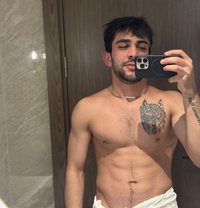 Aleks21 - Intérprete masculino de adultos in İstanbul