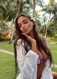 Alena - escort in Dubai Photo 2 of 5