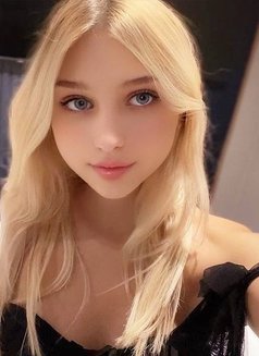 Alena - escort in Hong Kong Photo 2 of 3