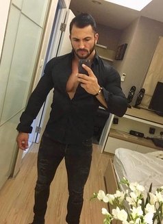 Ryan Exclusive - Male escort in Dubai Photo 9 of 12