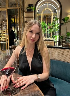 Alessia - escort in Hong Kong Photo 3 of 5