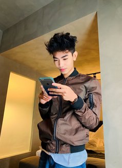 Alex dy - Male escort in Manila Photo 5 of 9