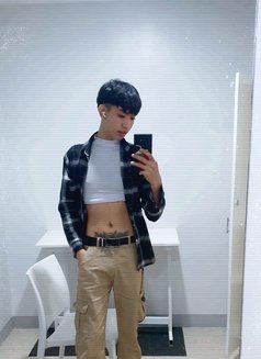 Alex dy - Male escort in Manila Photo 6 of 9