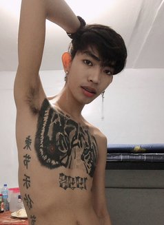 Alex dy - Male escort in Manila Photo 7 of 9